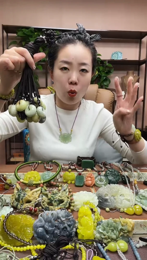 未镶嵌岫玉吊坠多样性发货发其中之一