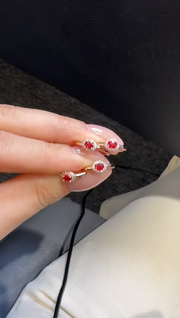 颈饰彩色蓝宝石未镶嵌100719085随机发仅一件