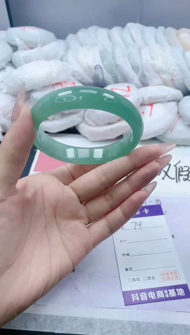 【闪购商品】石英质玉手镯未镶嵌74/63.9