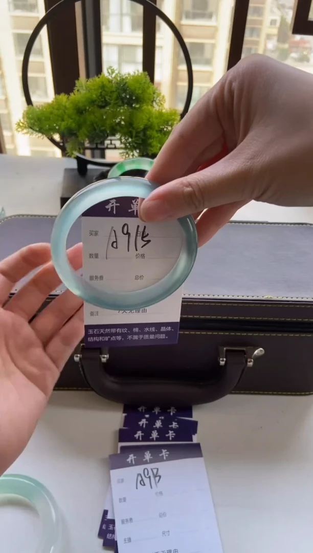 佳****娘一物一拍  专拍链接