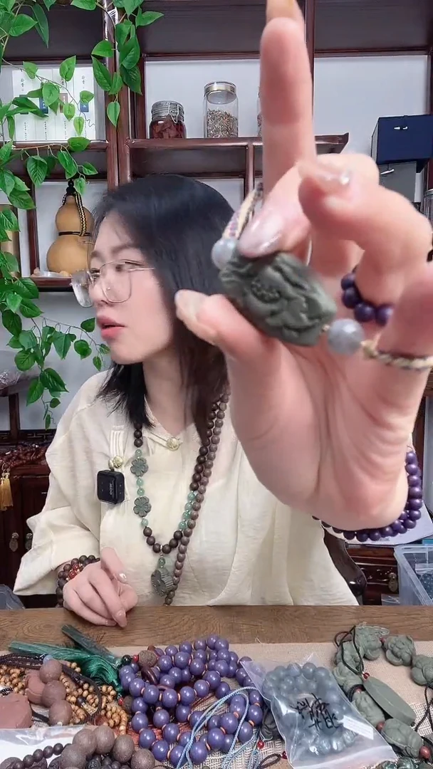 泥塑青瑶露的牡丹手串