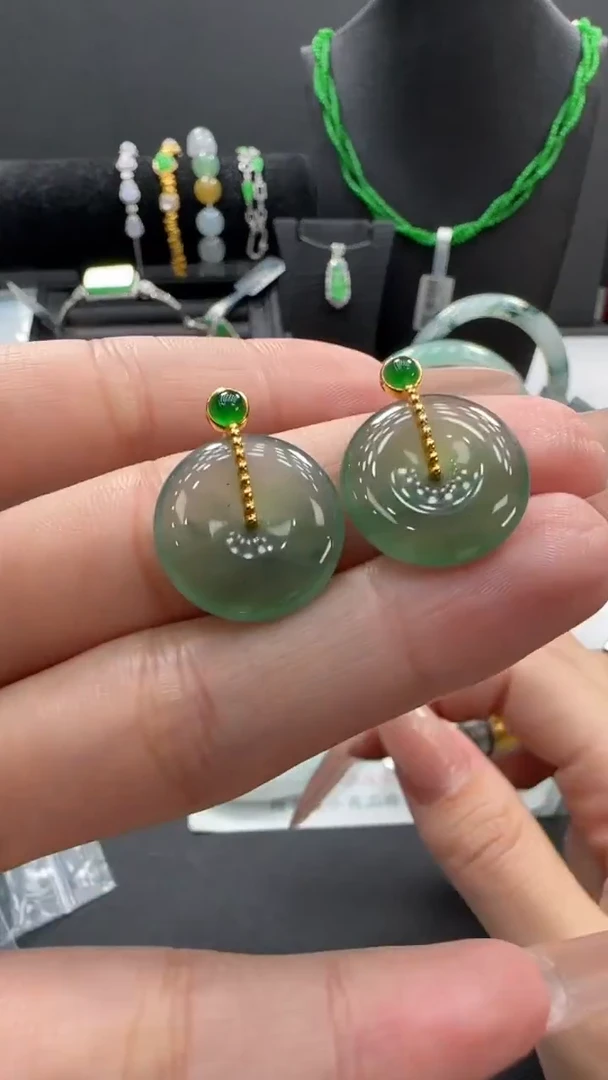 18K金镶嵌翡翠耳饰翡翠耳饰
