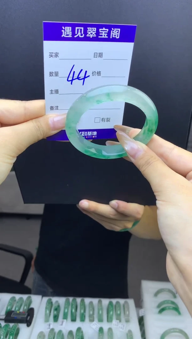 未镶嵌手镯石英质玉（非洲翠）53