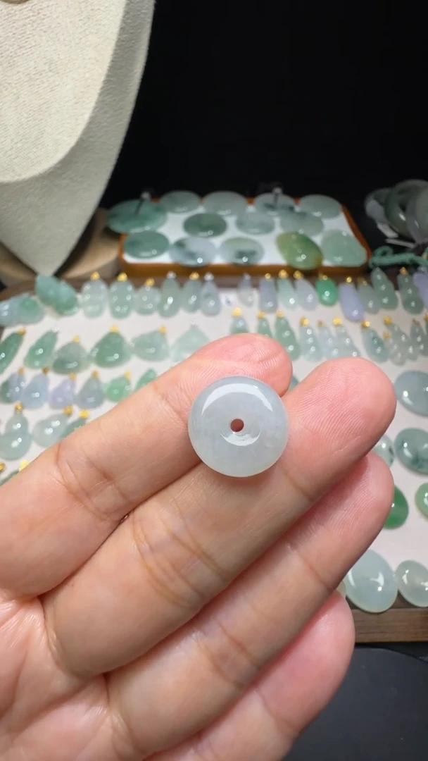 吊坠(不含链)未镶嵌翡翠平安扣