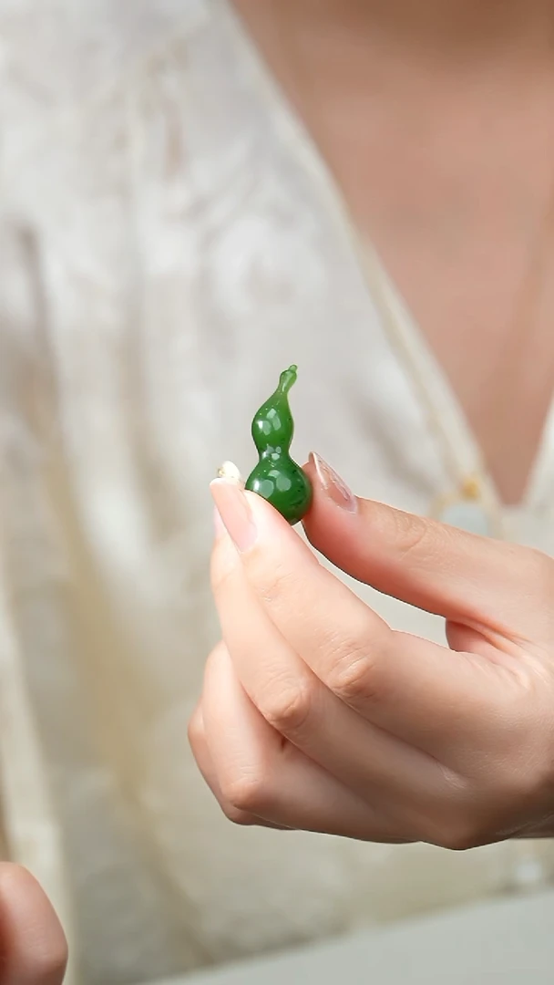 颈饰未镶嵌和田玉019-碧玉葫芦吊坠-11126