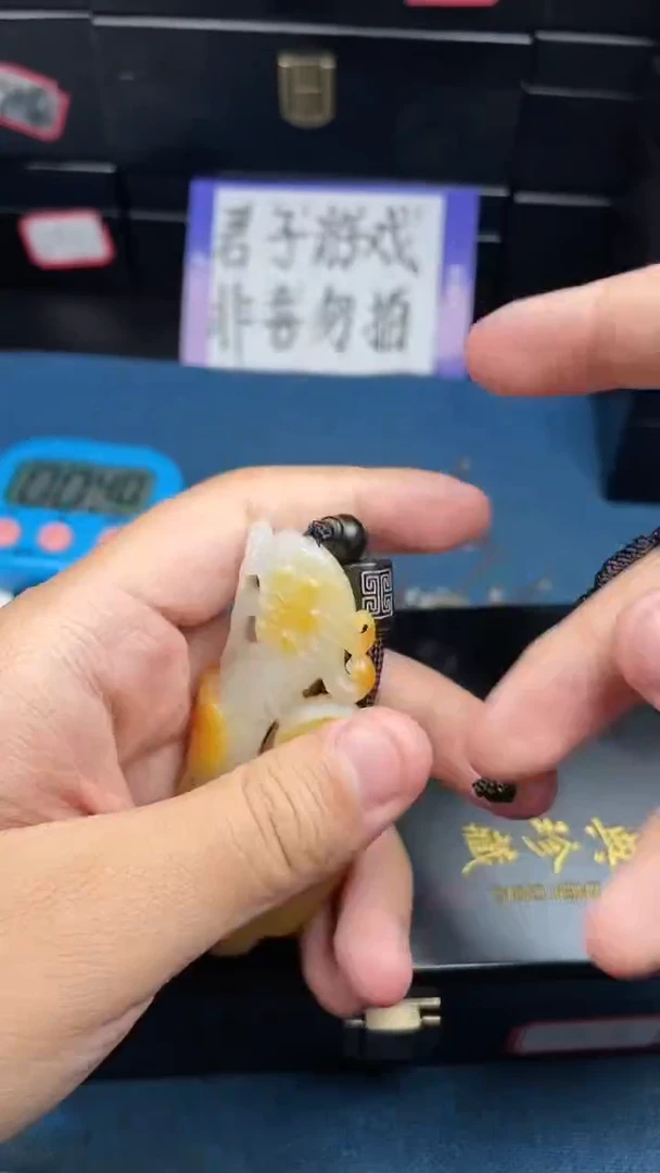 颈饰未镶嵌和田玉淡***，1