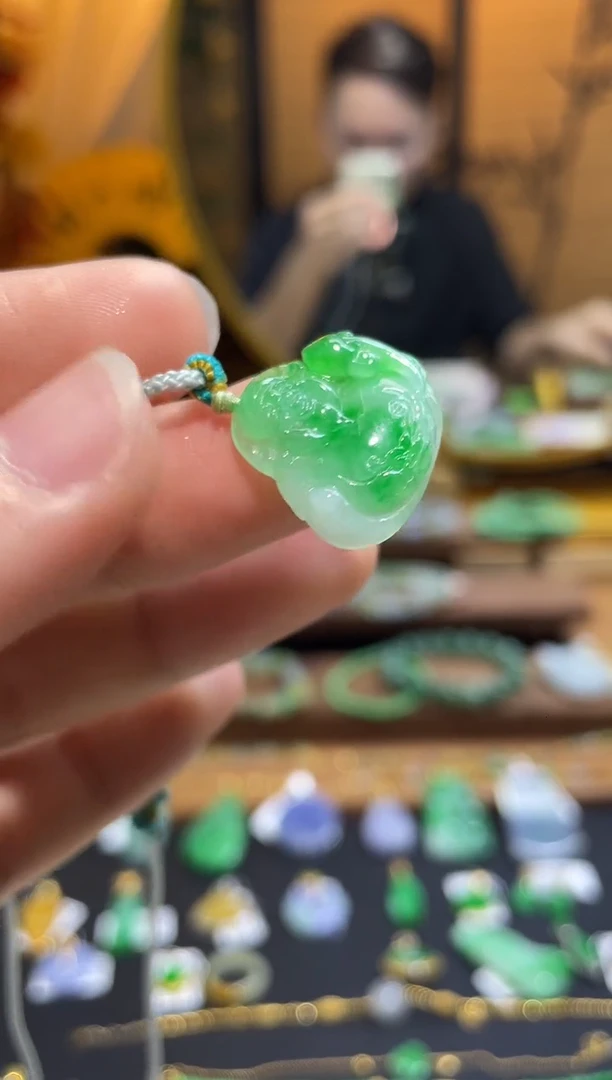 颈饰未镶嵌翡翠财神