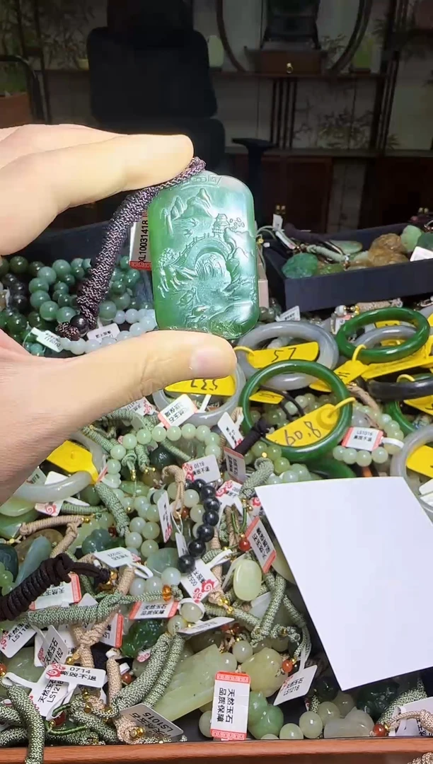 颈饰未镶嵌和田玉1