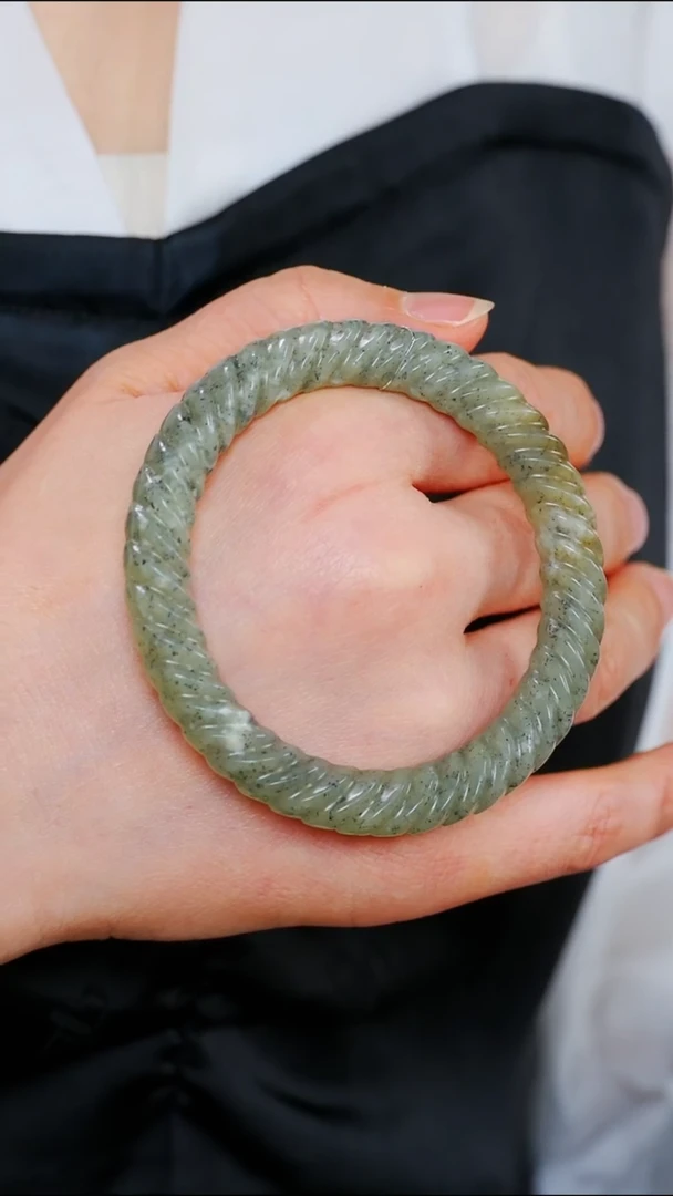 和田玉手镯未镶嵌82【】圈口54-55