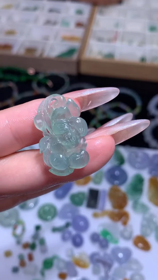 未镶嵌定制翡翠莲花