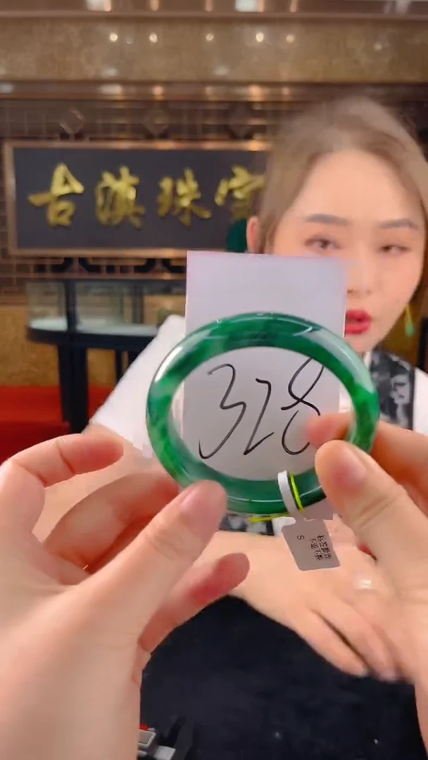 未镶嵌手镯石英质玉（非洲翠）微瑕介意勿拍