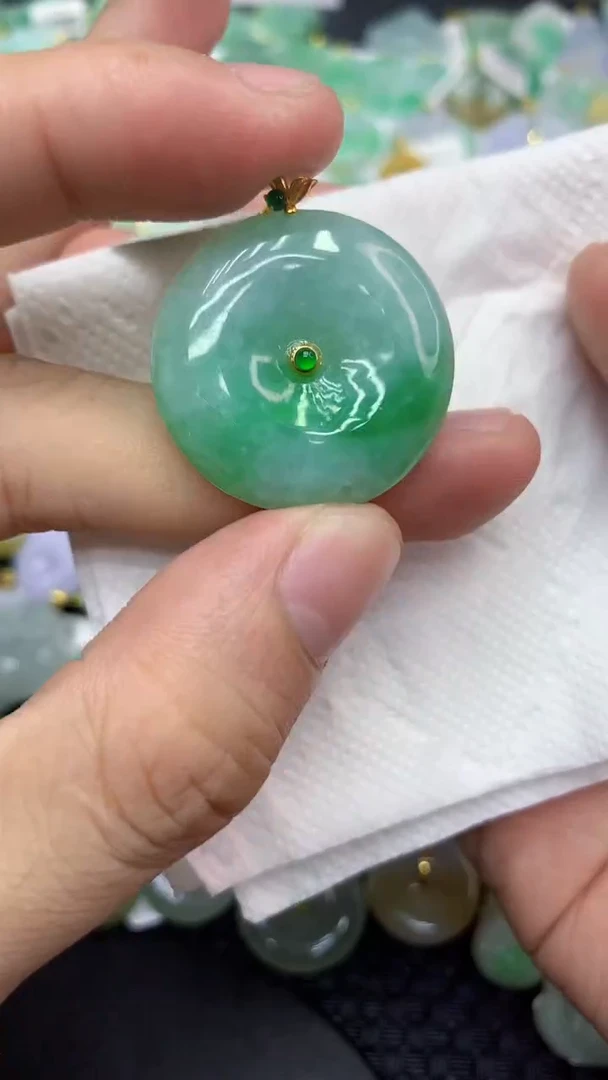 翡翠18K金镶嵌颈饰天然缅甸A货翡翠