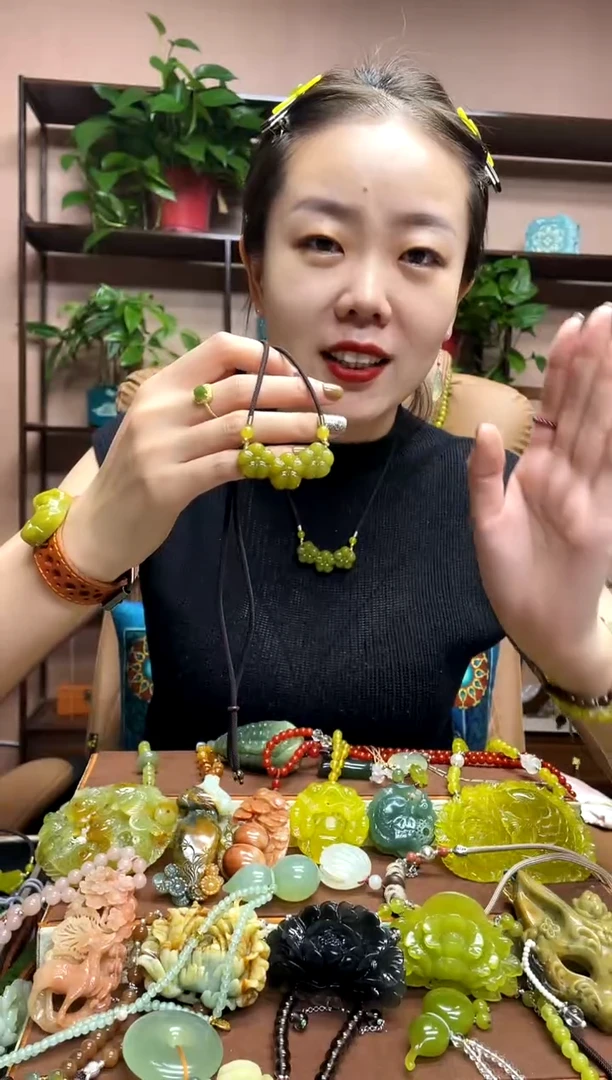 未镶嵌岫玉吊坠多样性发货发其中之一