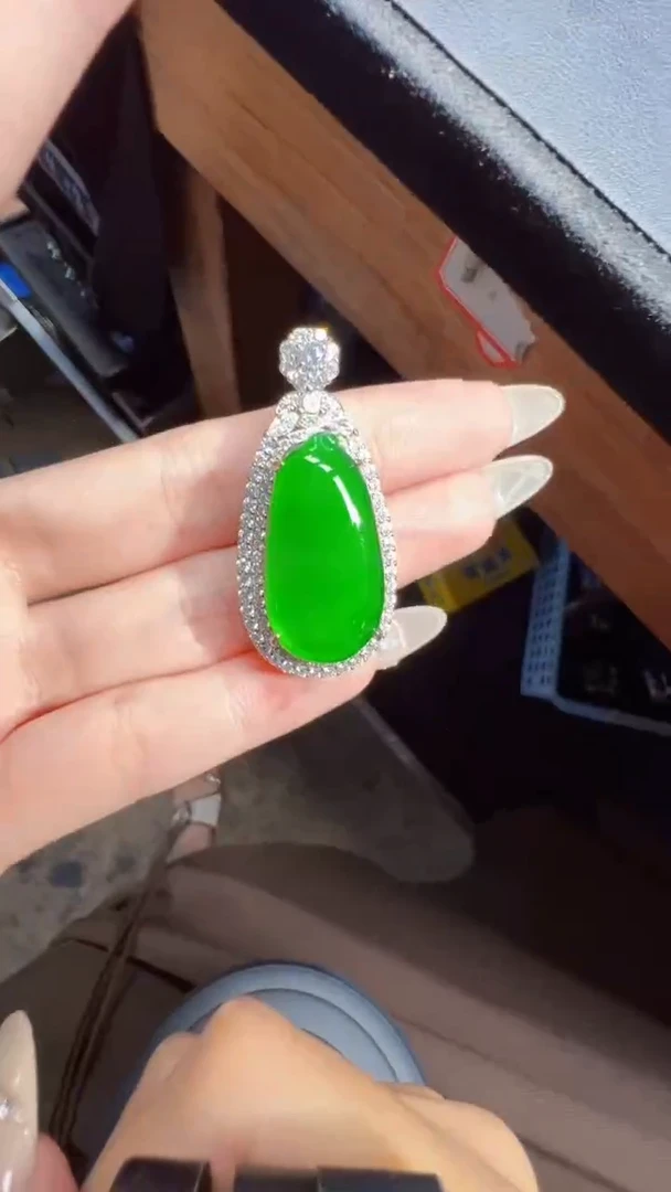 未镶嵌定制翡翠翡翠A货有轻微色差属于正常现象，福瓜多样性发货1