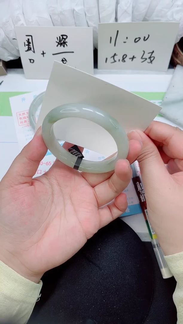 石英质玉手镯未镶嵌b193-圈口61.5