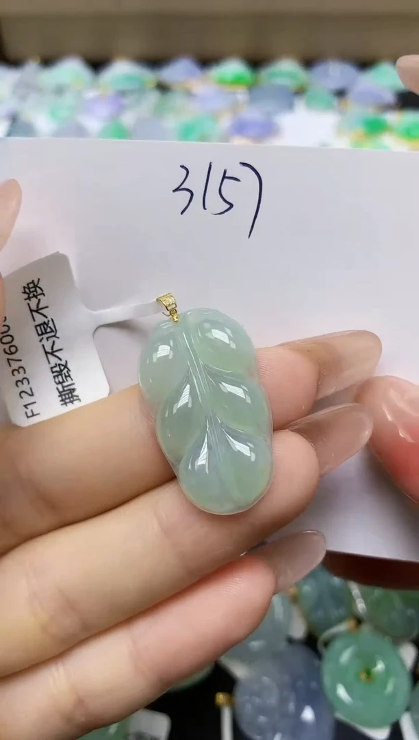 翡翠18K金镶嵌颈饰 天然缅甸翡翠A货