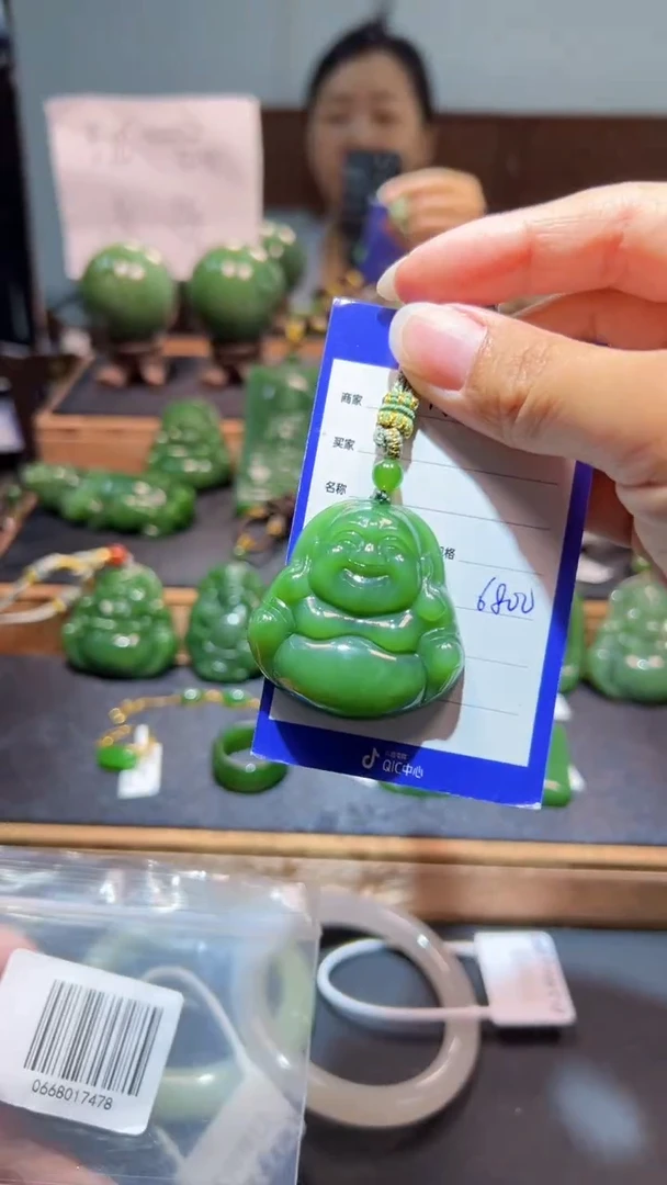 颈饰未镶嵌和田玉（碧玉）1