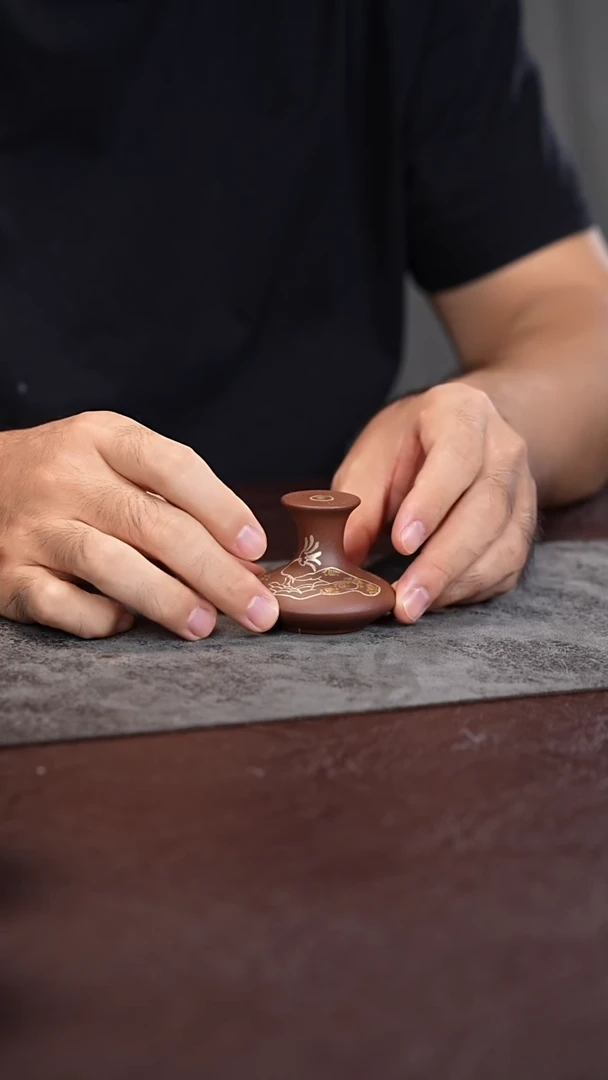 茶杯紫砂盖置 金银的手绘