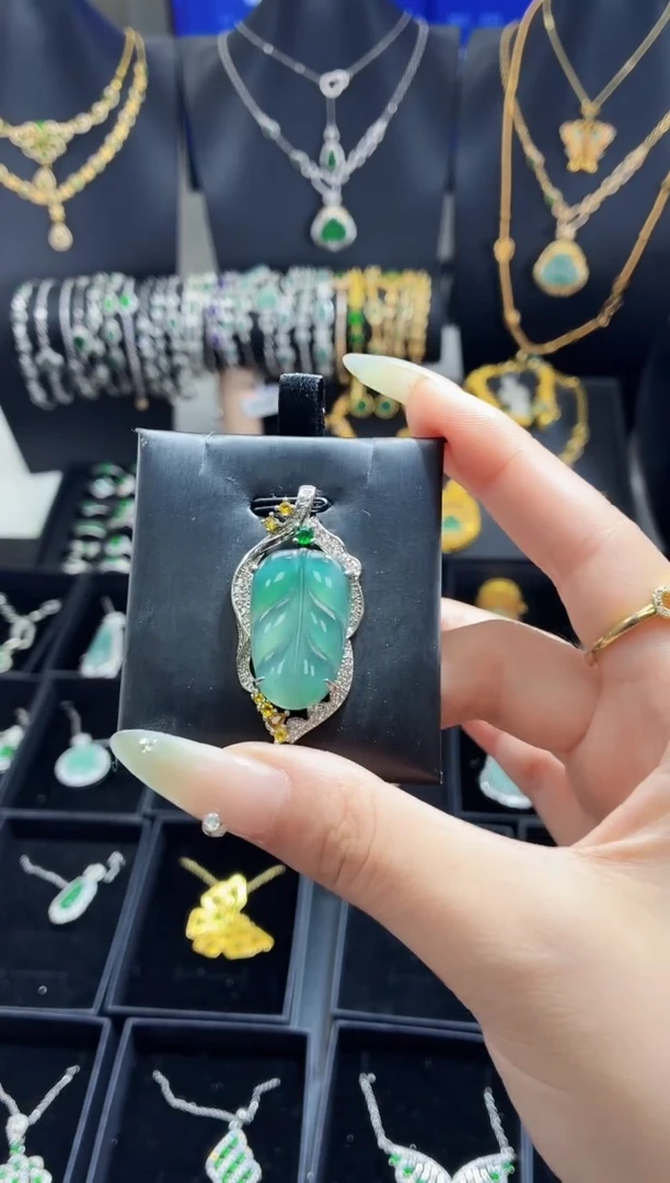 翡翠未镶嵌吊坠(不含链)天然翡翠a货 多样性发其一