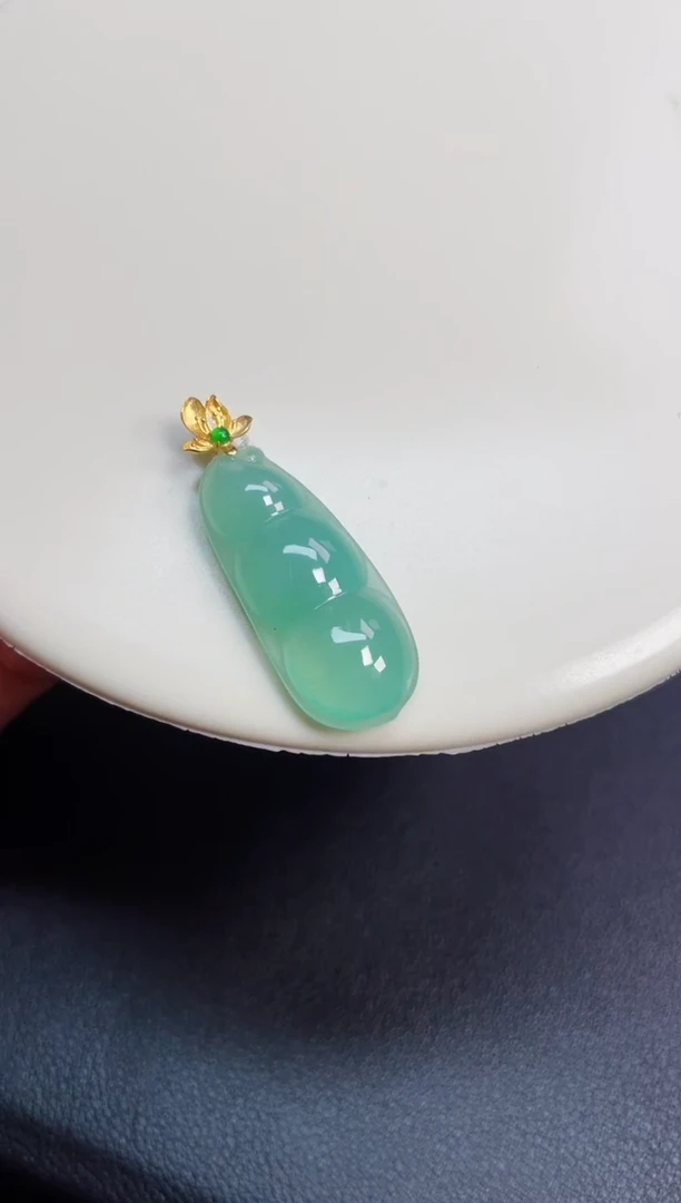 颈饰18K金镶嵌翡翠【26】四季豆 尺寸 36.2   12.7   5.9mm