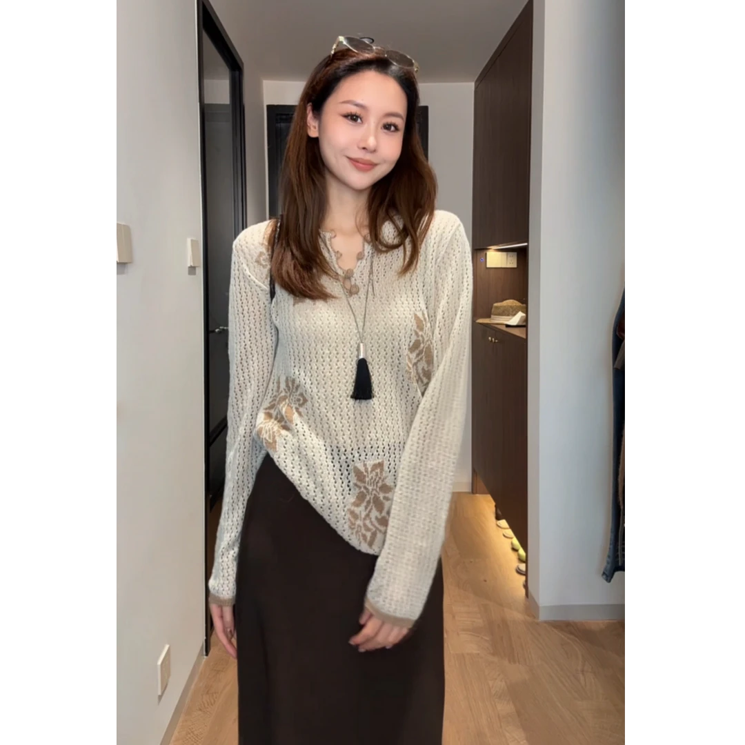 早秋氛围感穿搭杏色镂空针织衫圆领长袖罩衫女超好看独特漂亮上衣