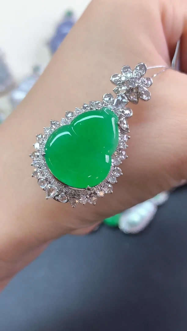 吊坠(不含链)18K金镶嵌翡翠吊坠(不含链)|39800