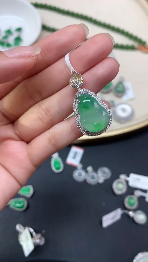 【闪购商品】翡翠吊坠(不含链)18K金镶嵌吊坠A373|15000