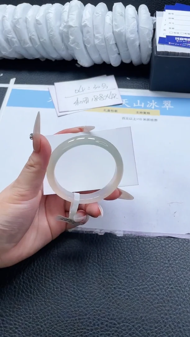 【闪购商品】石英质玉手镯未镶嵌399-54