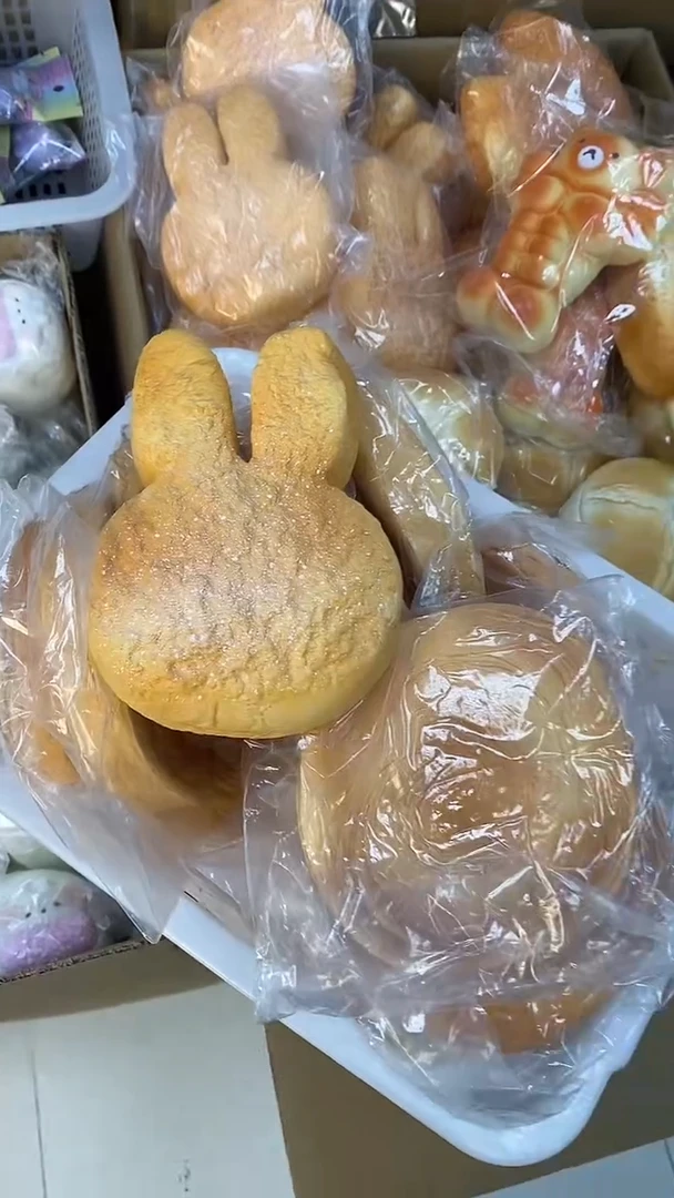 陌凌大兔头面包+圆形手撕包，默认微瑕无售后