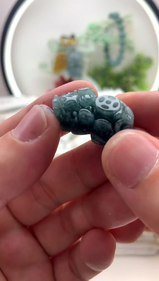 翡翠未镶嵌颈饰我****酒挂件