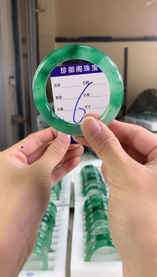 未镶嵌手镯石英质玉（非洲翠）阳**暖1