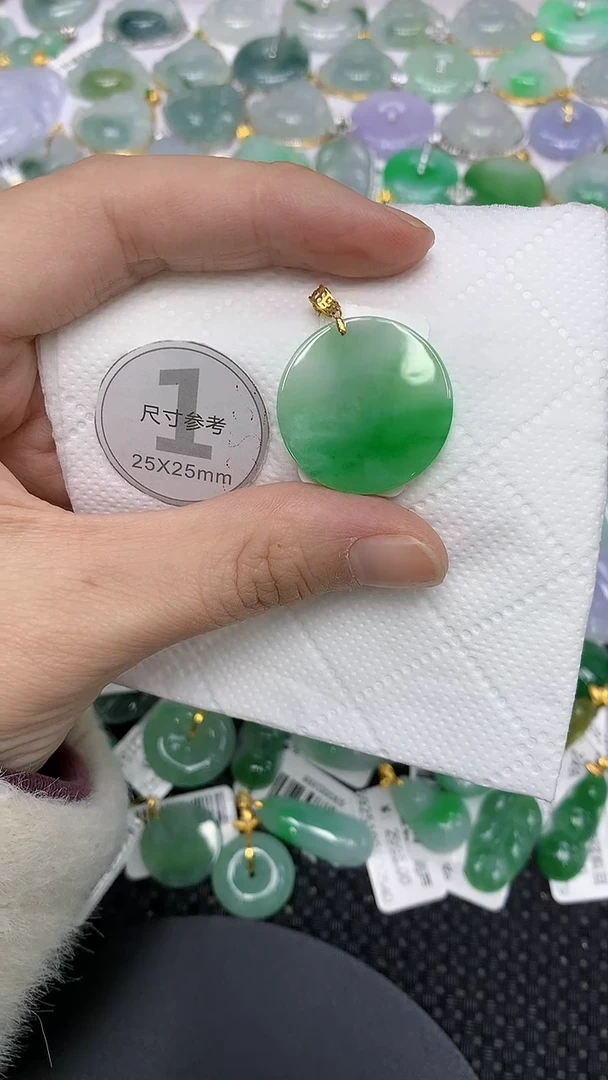 颈饰18K金镶嵌翡翠111111111111