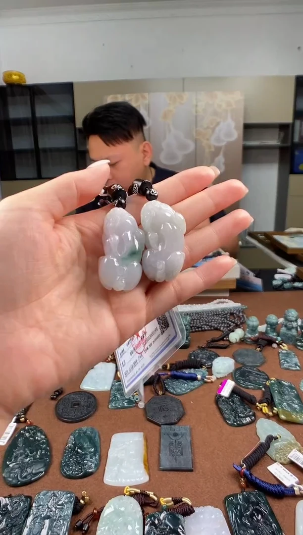 颈饰未镶嵌翡翠 多样性发其一