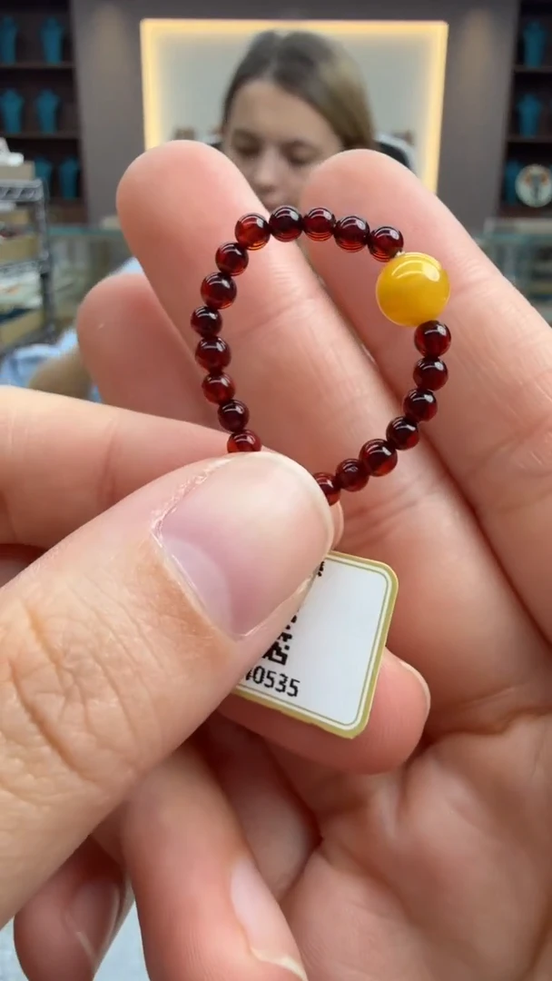 未镶嵌琥珀戒指1秒拍号 假一罚三