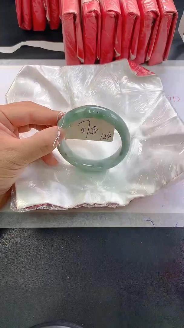 未镶嵌手镯翡翠124