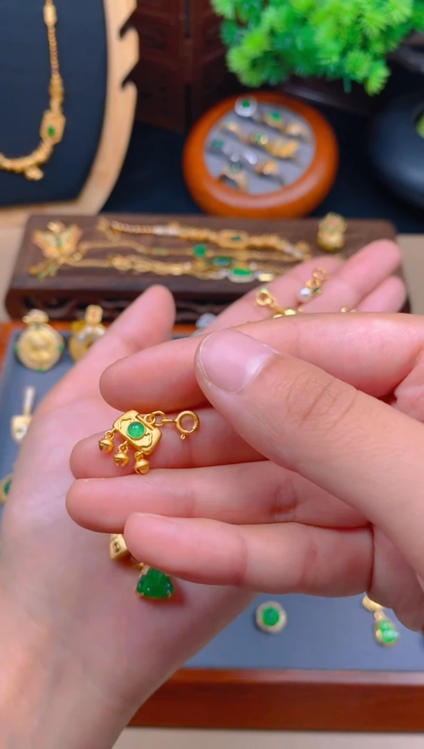 翡翠银S925镶嵌吊坠(不含链)如意锁