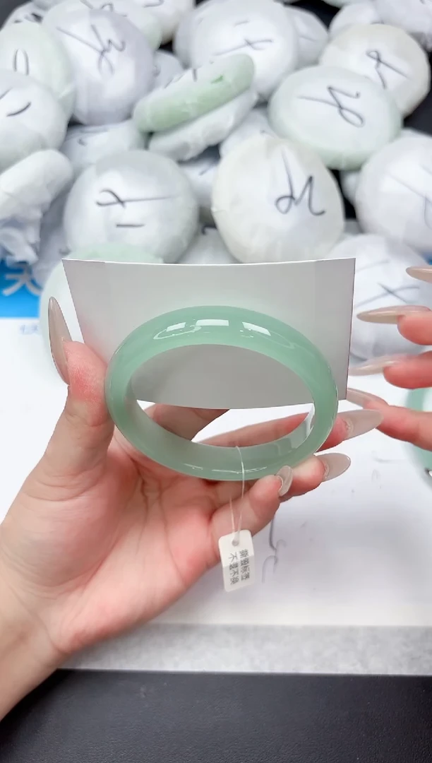 未镶嵌手镯石英质玉335-57.1