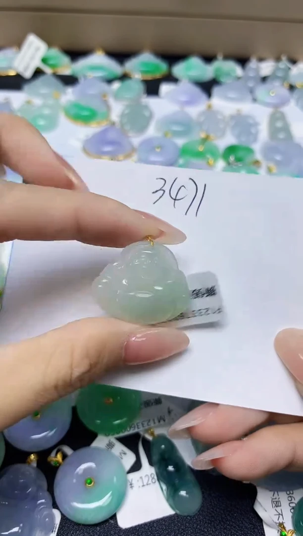 翡翠18K金镶嵌颈饰天然缅甸翡翠A货