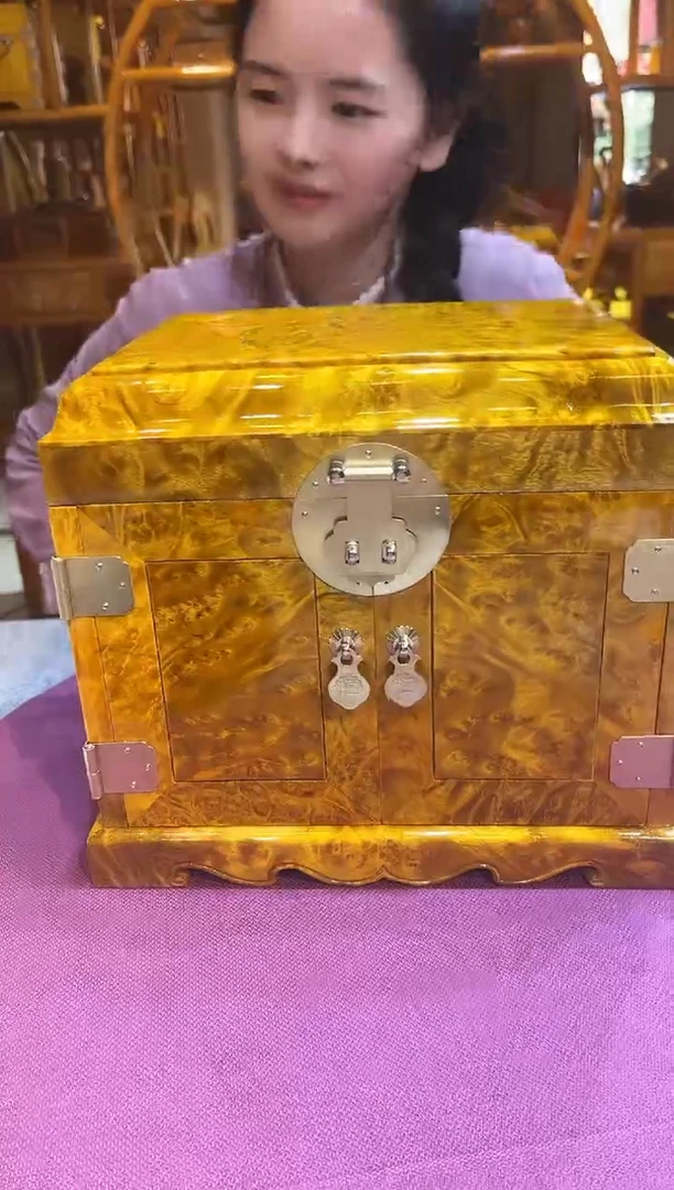 黄金色留疤官皮箱