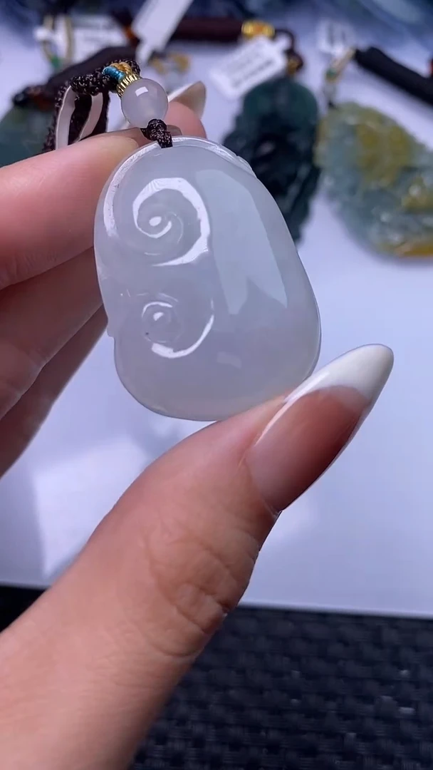 颈饰未镶嵌翡翠