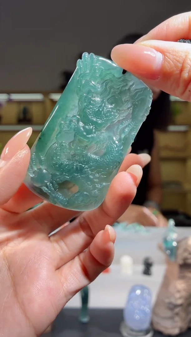 吊坠(不含链)未镶嵌翡翠龙牌