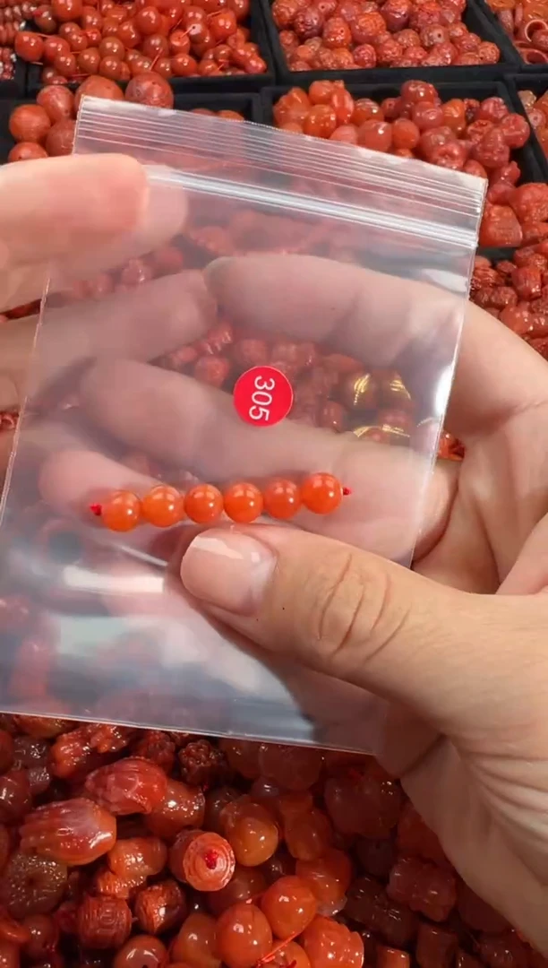 南红玛瑙未镶嵌颈饰1