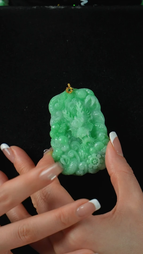 颈饰未镶嵌翡翠龙牌