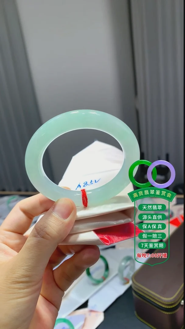 翡翠手镯未镶嵌翡翠手镯93