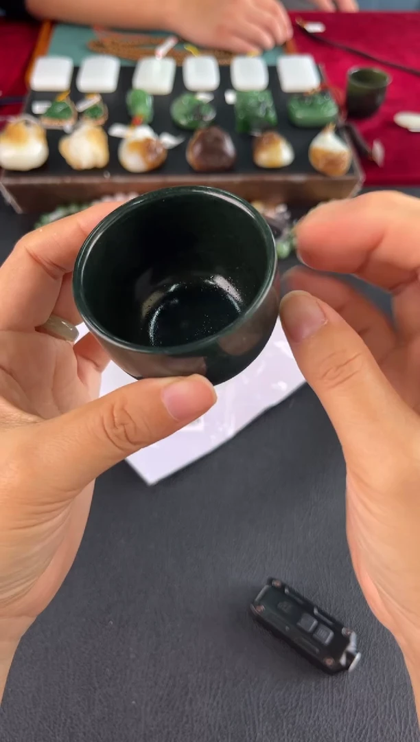 颈饰未镶嵌和田玉杯子