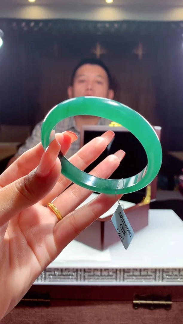 颈饰未镶嵌翡翠天然翡翠（拍一发一）