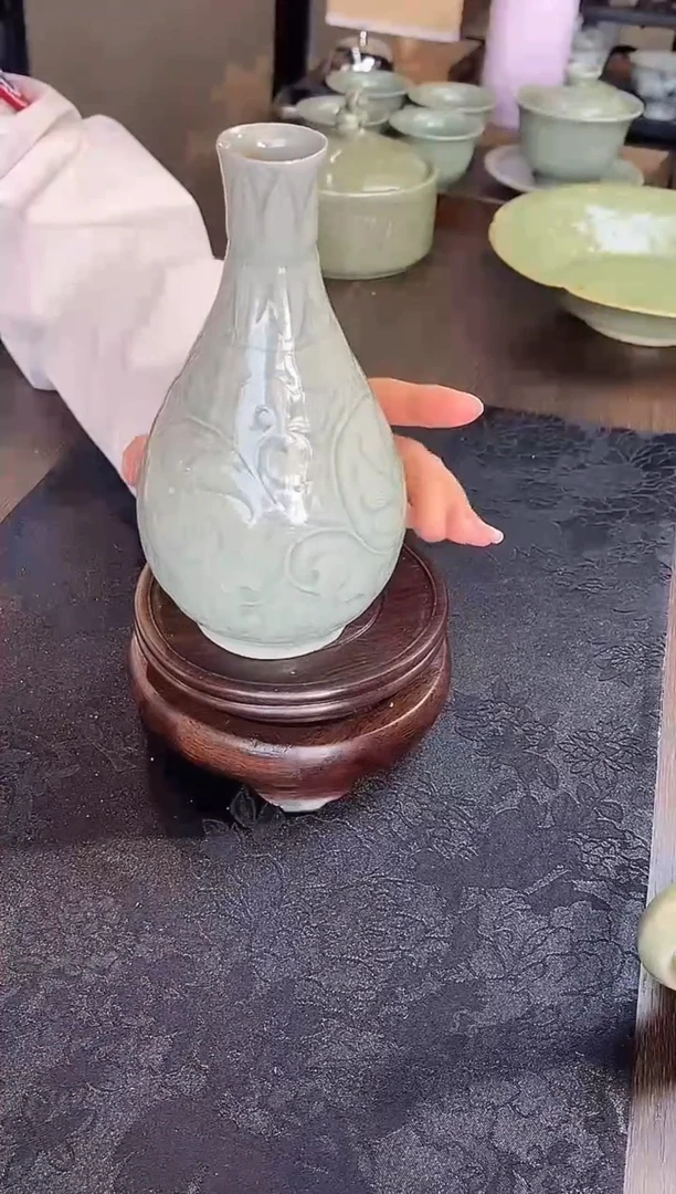 耀州窑微瑕玉壶春瓶