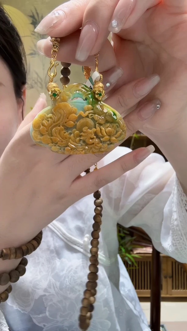 颈饰未镶嵌翡翠吊坠
