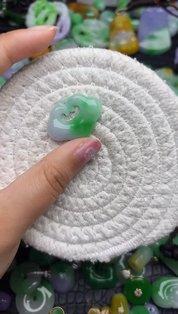 颈饰未镶嵌翡翠缅甸翡翠吊坠