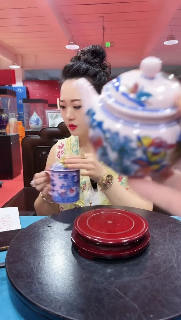 陶瓷红稀土将军壶